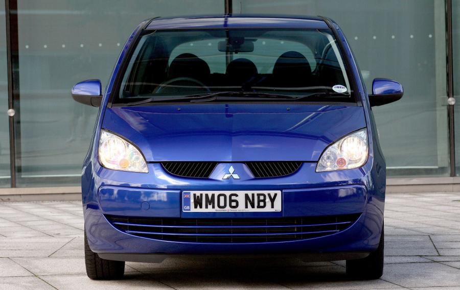  Mitsubishi Colt 3-Door 2004 года  (фото 10 из 55)